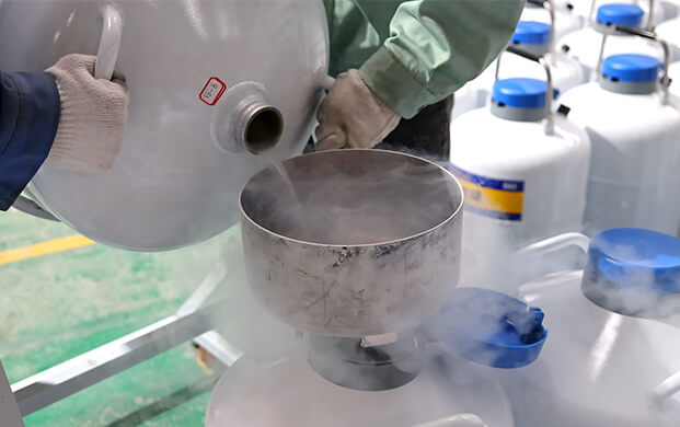 液氮罐內(nèi)液氮裝多少合適？