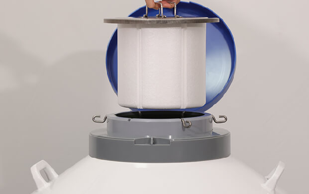 不蓋頸塞會(huì)導(dǎo)致液氮罐內(nèi)液氮純度降低嗎？